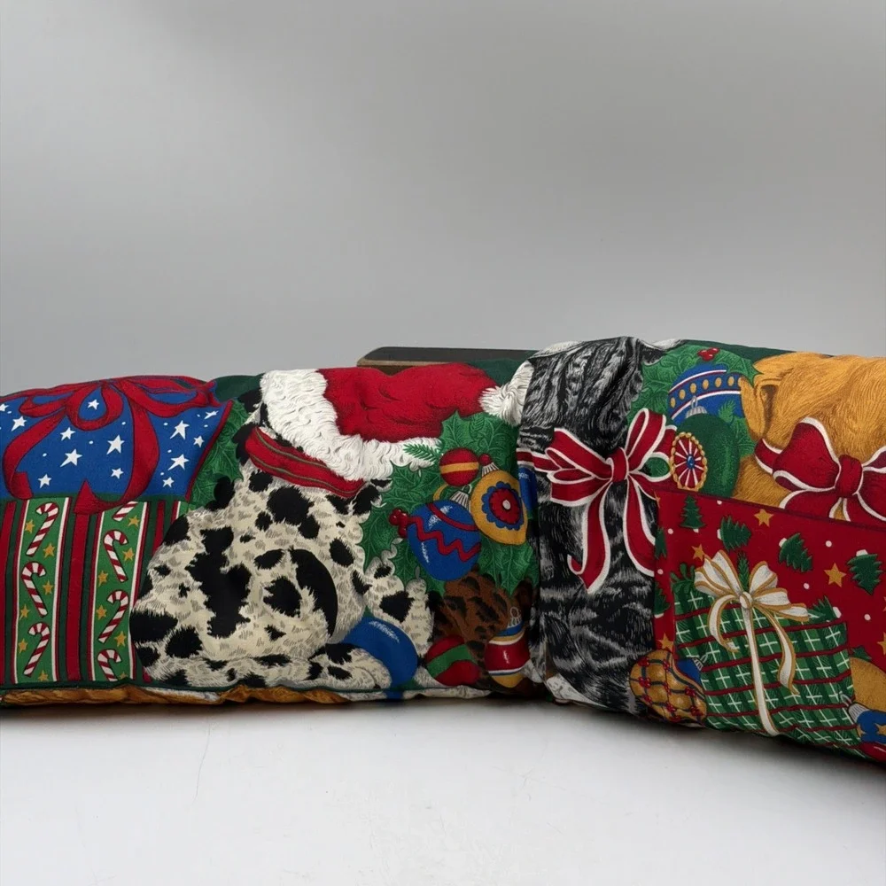 VIP Cranston Vtg Christmas Friends Draft Stopper Bench/Pillow Cats Dogs USA